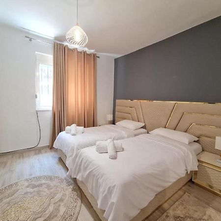 Home Center Korça Exteriör bild
