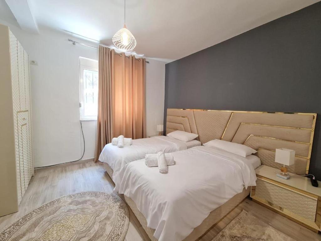 Home Center Korça Exteriör bild