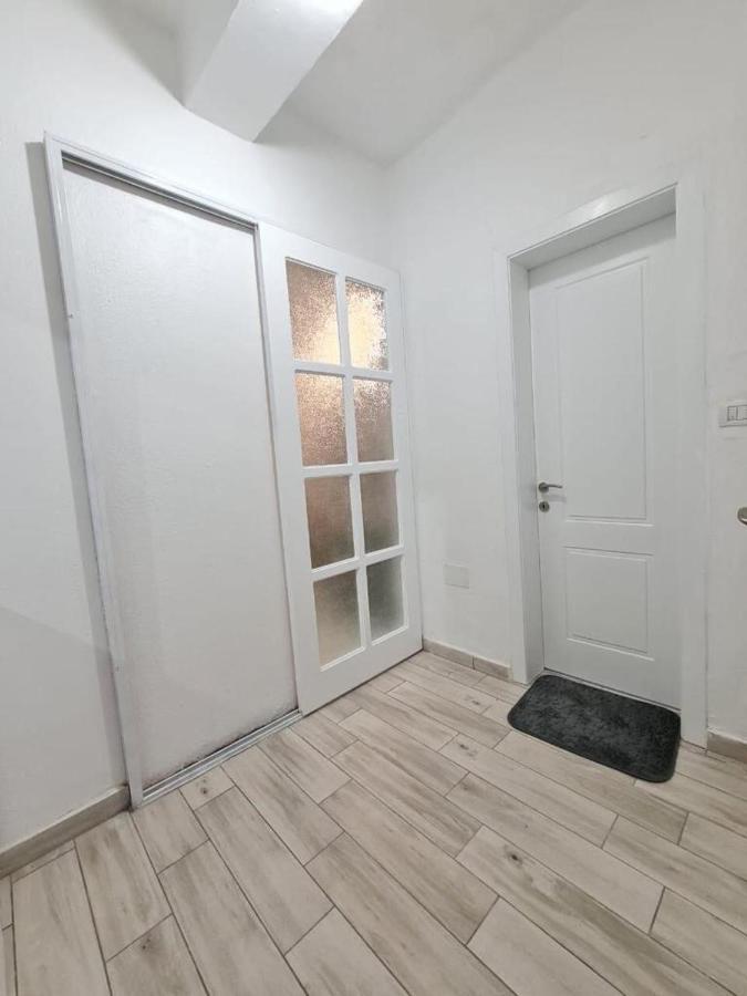 Home Center Korça Exteriör bild