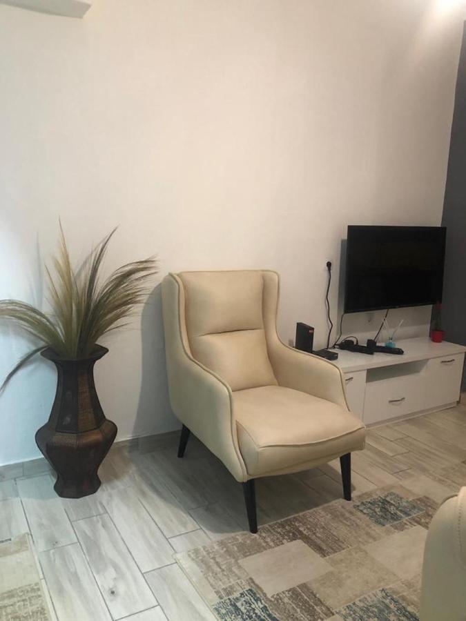 Home Center Korça Exteriör bild