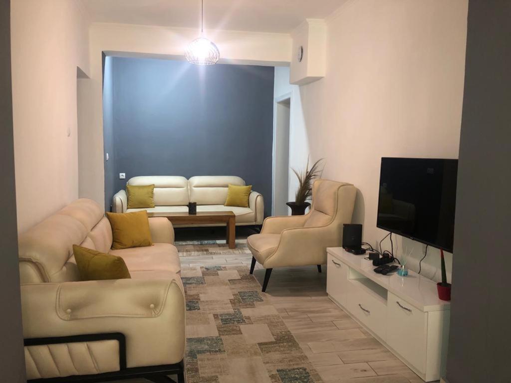 Home Center Korça Exteriör bild